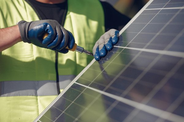L'assurance décennale : essentiel pour les installateurs photovoltaïques